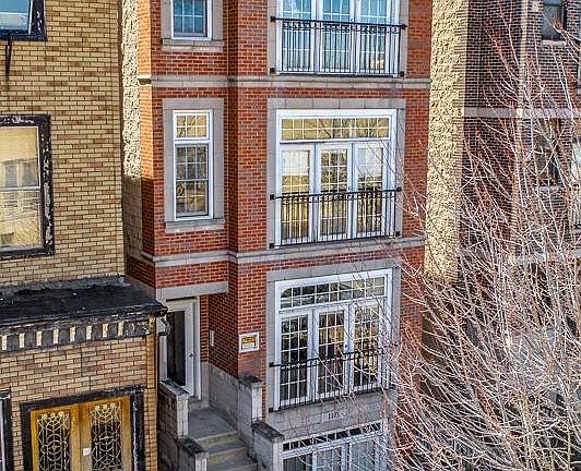 4th image of 1102 W Cornelia Ave #1W