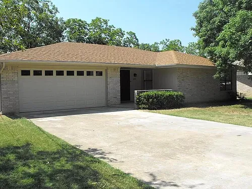 131 Candice Dr N Photo 1 131 Candice Dr N Photo 1