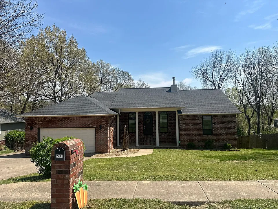 2203 Stout Dr