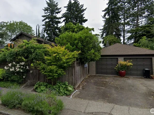 2220 40th Avenue E, Seattle, WA 98112