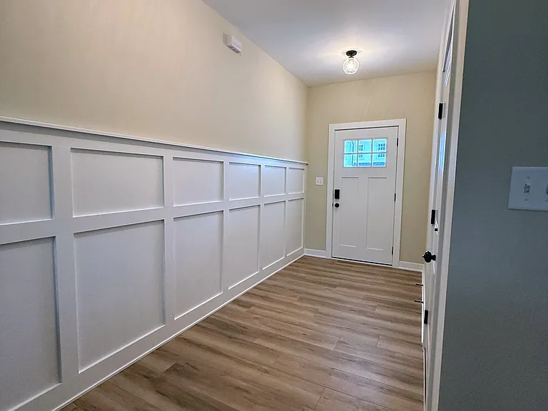 1604 Melanie Ln — Photo 2