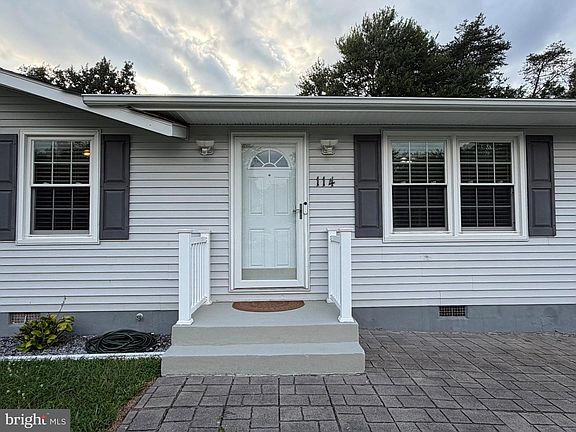 2nd image of 114 Lark Ln