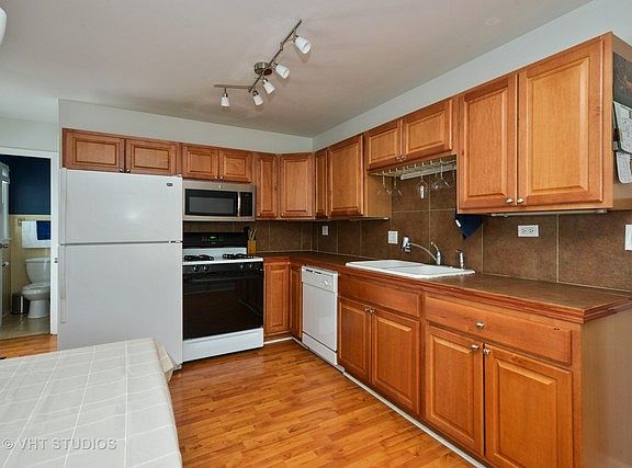3rd image of 2807 Forest Glen Pkwy