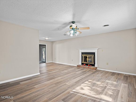 4th image of 213 NE 59th Street