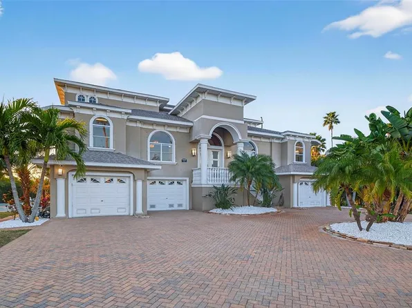 8880 Commodore Dr, Seminole, FL 33776