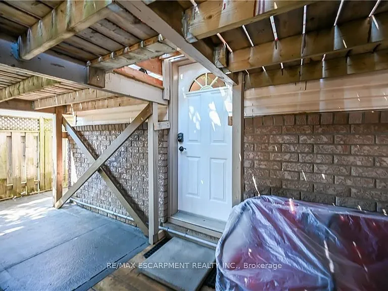 296 Winterberry Dr #LOWER — Photo 40