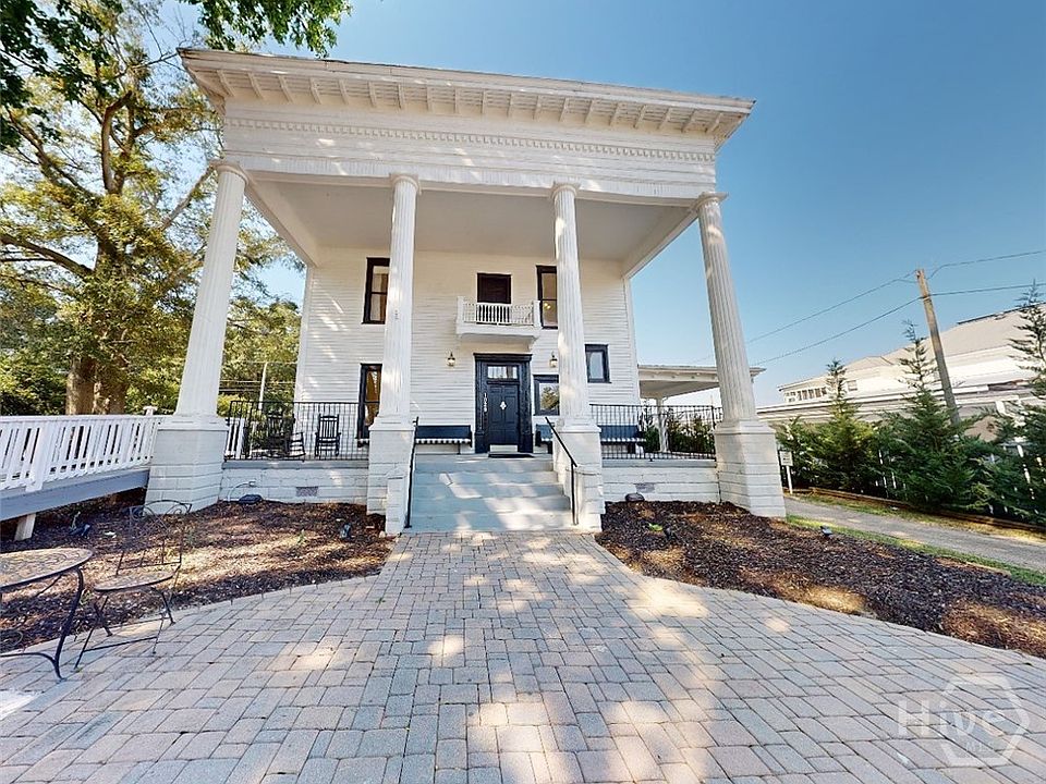 1st image of 1029 S Elm Street