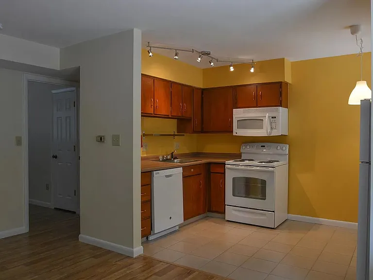 828 W Dixie St #6 — Photo 2