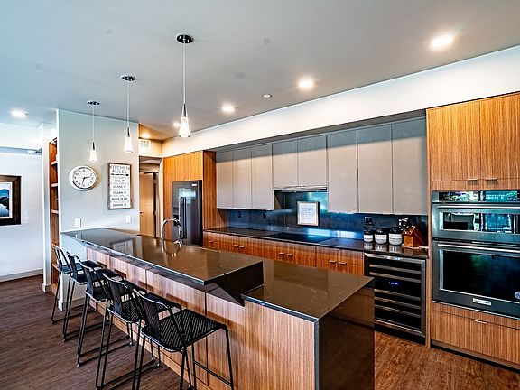 5th image of 727 E Front Ave #202