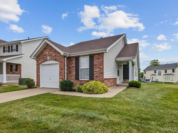 153 Bayhill Village Dr, O'Fallon, MO 63368