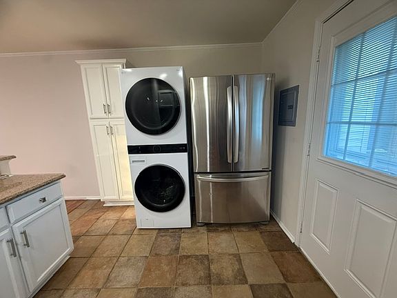 5th image of 411 Overlook St