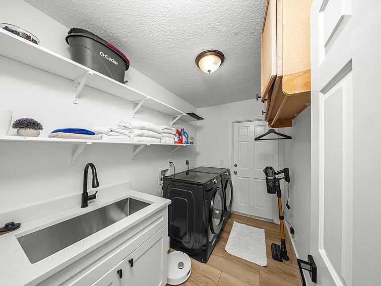 13471 Barberry Dr — Photo 16