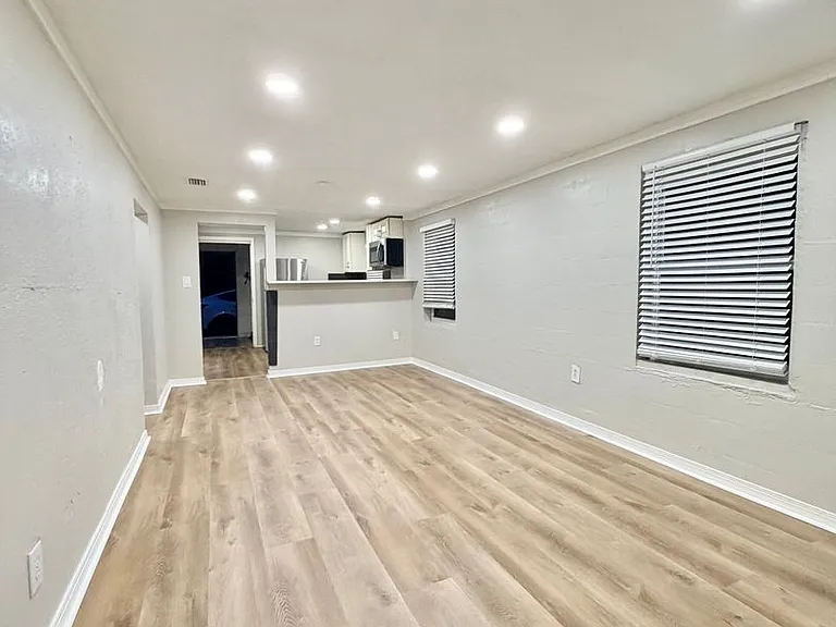 1103 Grant Ave — Photo 2