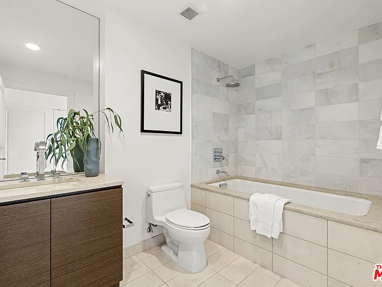 900 W Olympic Blvd #47G — Photo 40