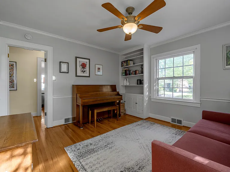 121 Dantzler Dr — Photo 3