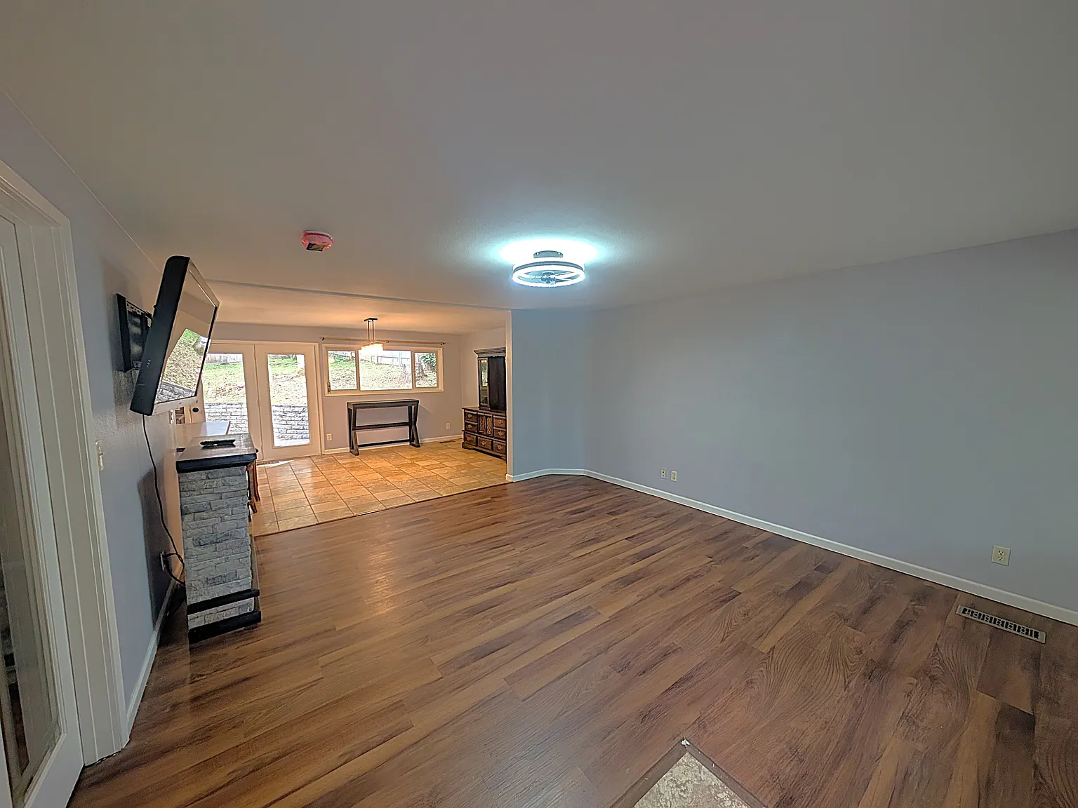 4 bed, 1600 sqft, $2,600 — Photo 3