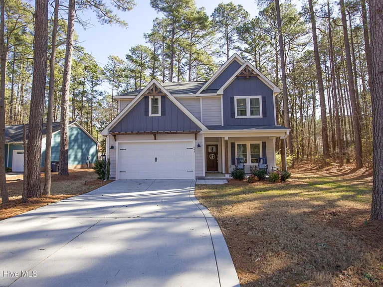 643 Lilac Ln — Photo 2