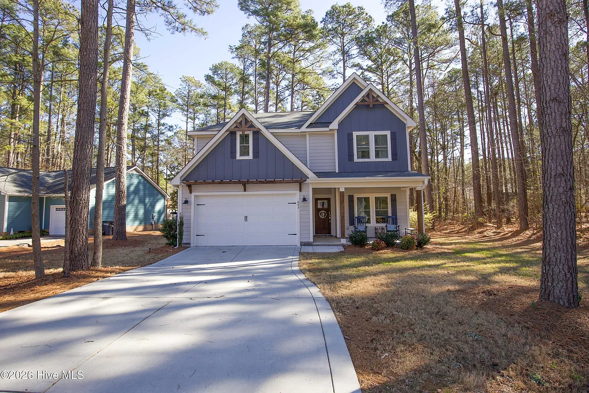 Building Photo - 643 Lilac Ln