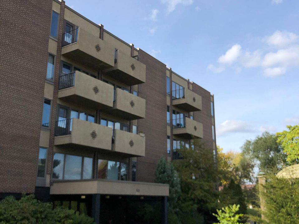1st image of 633 Robert St S APT 206