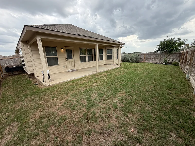 1100 River Wood — Photo 23