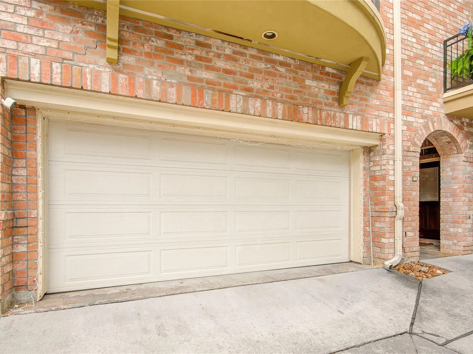 3 bed, 3.5 bath, 2408 sqft, $2,400 — Photo 4