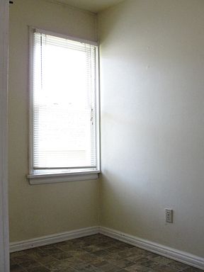 4th image of 1120B 20th Ave SE