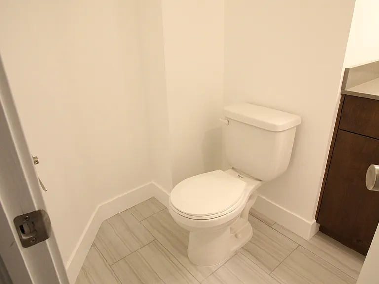 463 W 2200 N — Photo 32