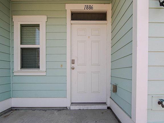 3rd image of 1886 Pointe Dr
