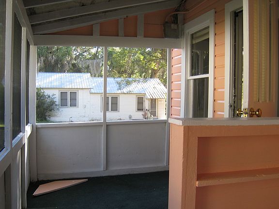 4th image of 909 1/2 Lilly St APT C
