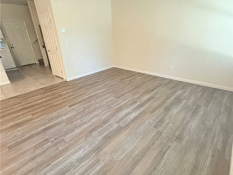 7331 Sunray Point St — Photo 7