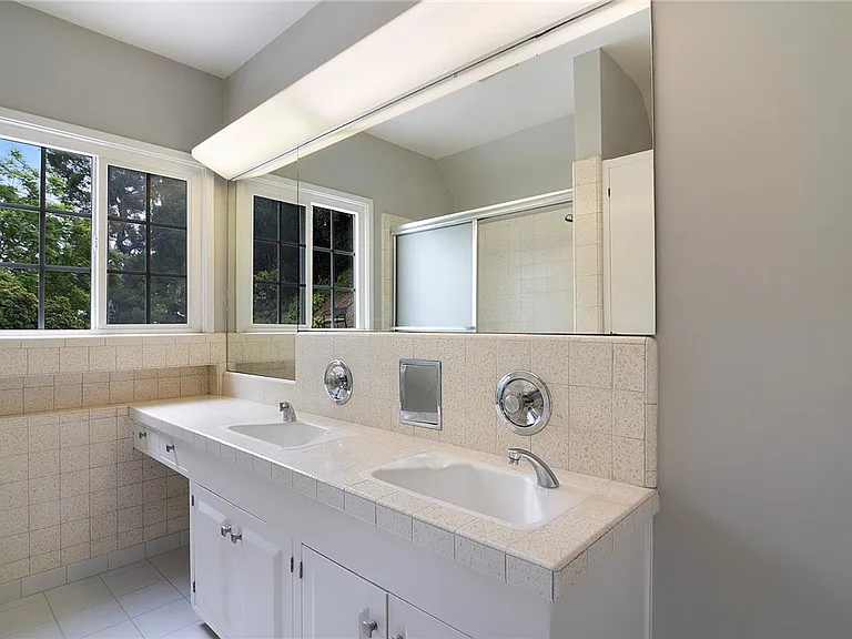 934 Highline Rd — Photo 25