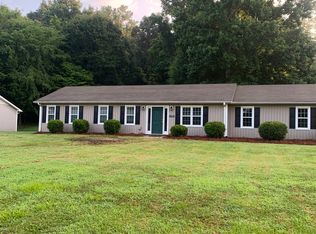 2385 Loeschs Ln, Winston Salem, NC 27106