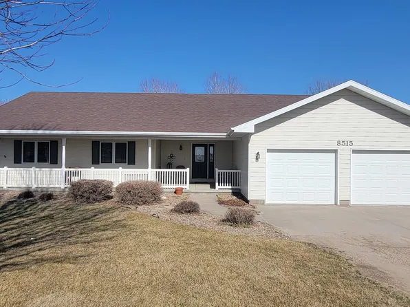 8515 Hackamore Dr, Kearney, NE 68845