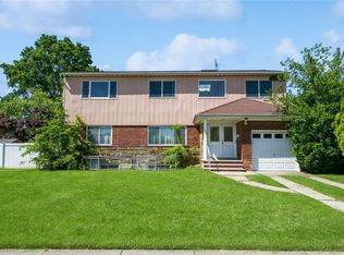 167 Pine St, New Hyde Park, NY 11040