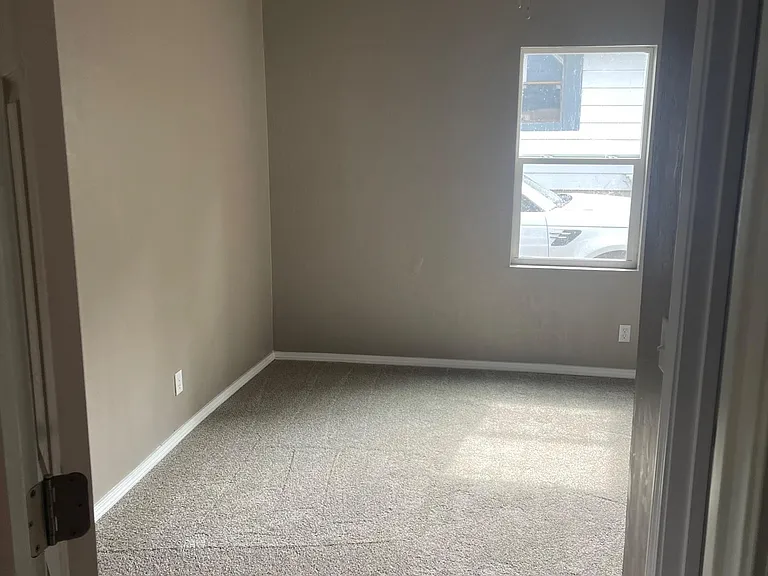 1209 E Whittaker St — Photo 13