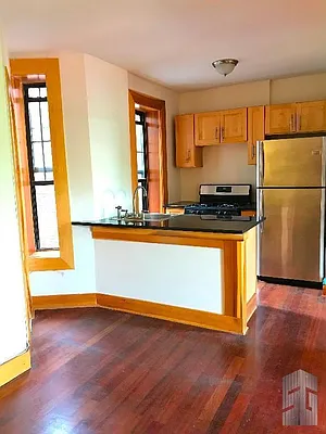 Rented by Skyline Group Real Estate | media 18