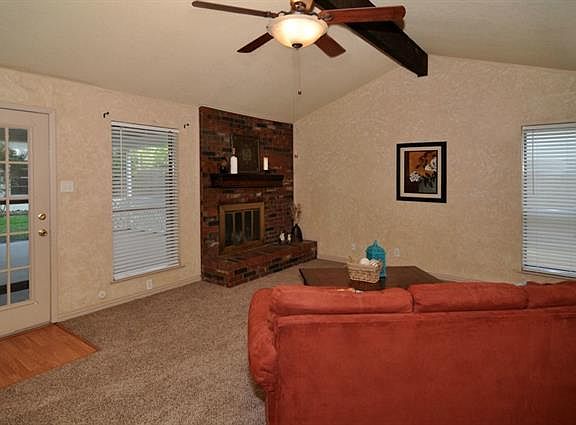 4th image of 7012 Briardale Dr