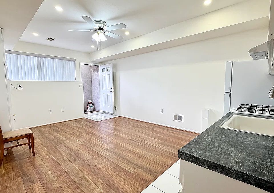 1st image of 305B Tysens Ln #Ll