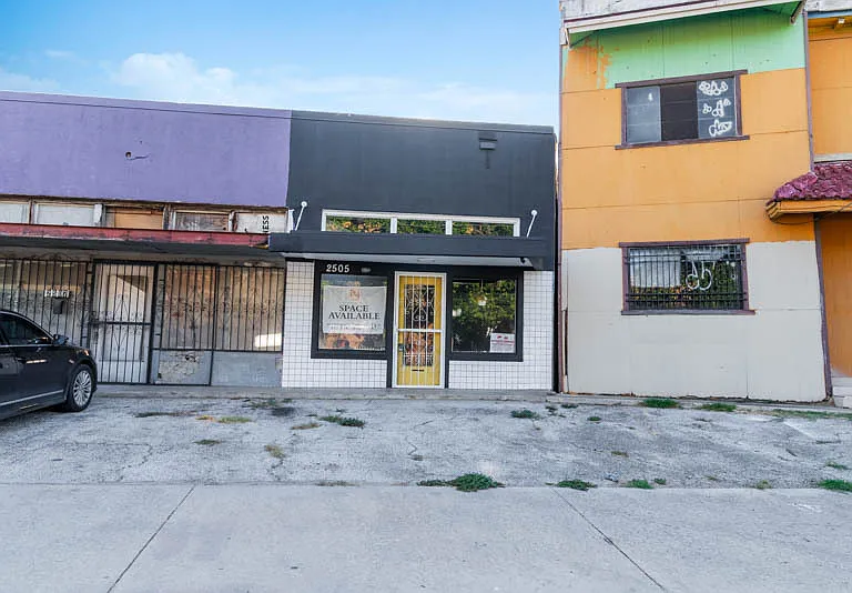 2505 S Presa St — Photo 1