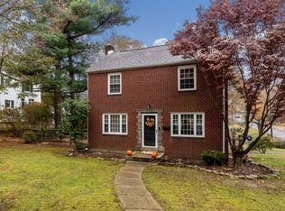 49 Edgecliff Rd, Carnegie, PA 15106