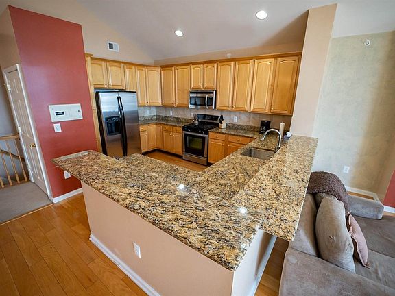 4th image of 48 Tottenham Ct