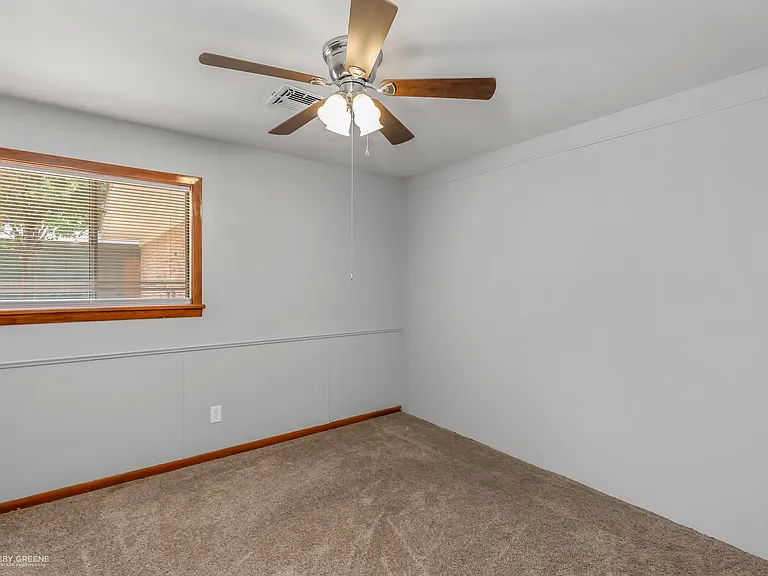 4103 Glen St — Photo 5