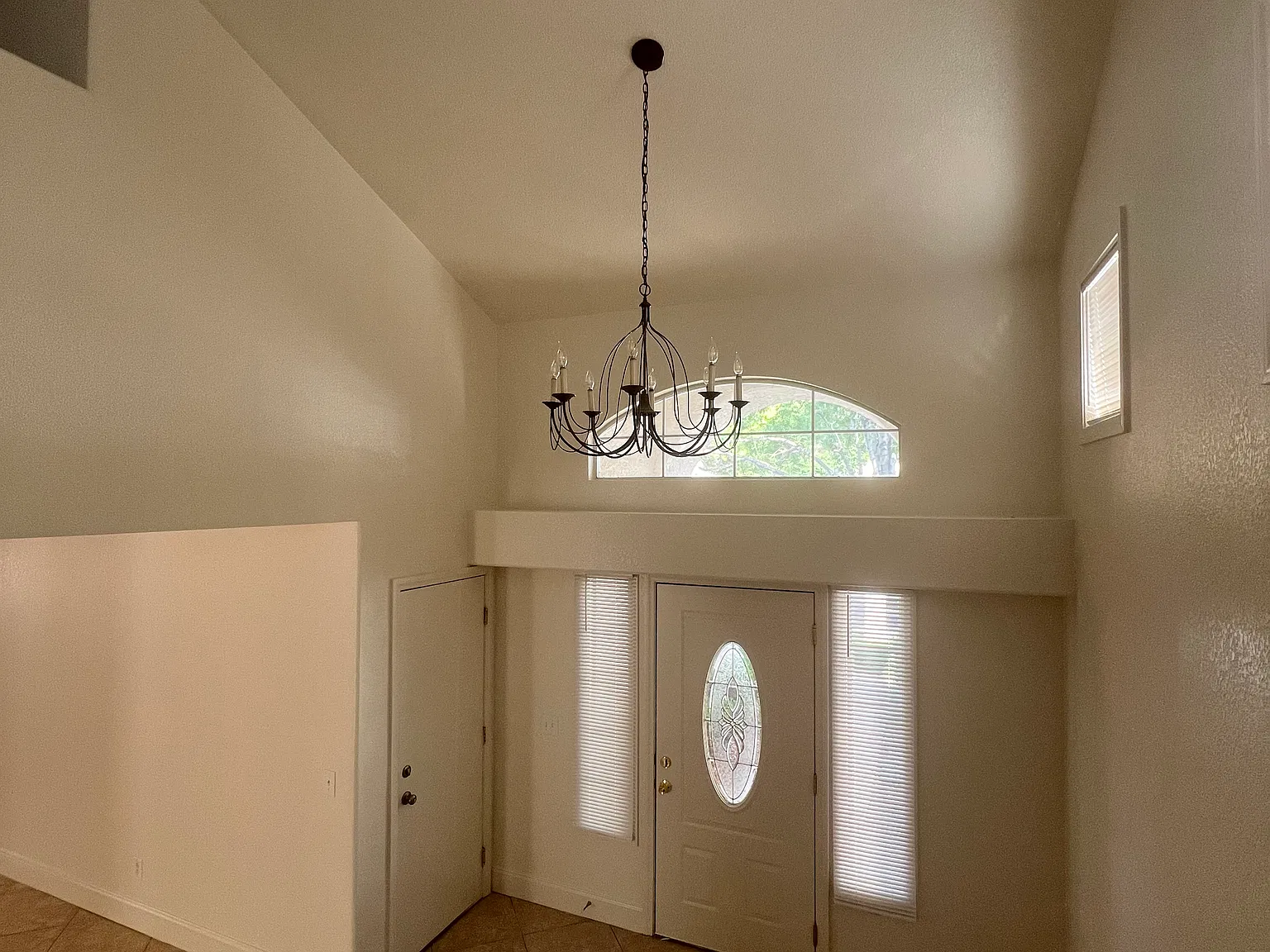 3 bed, 2.5 bath, 1851 sqft, $2,300 — Photo 3