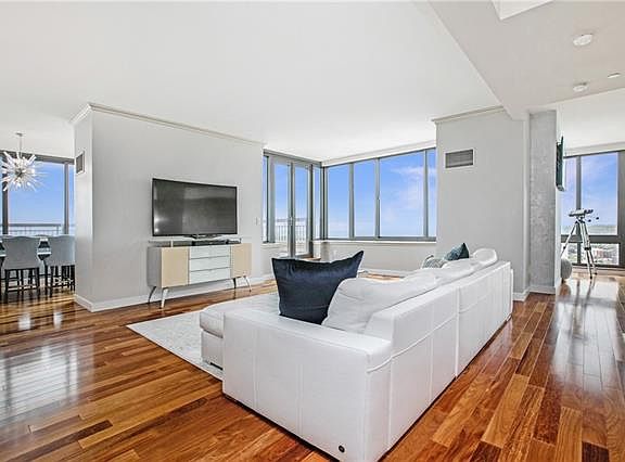 5th image of 10 City Pl Penthouse 1A-PH1A