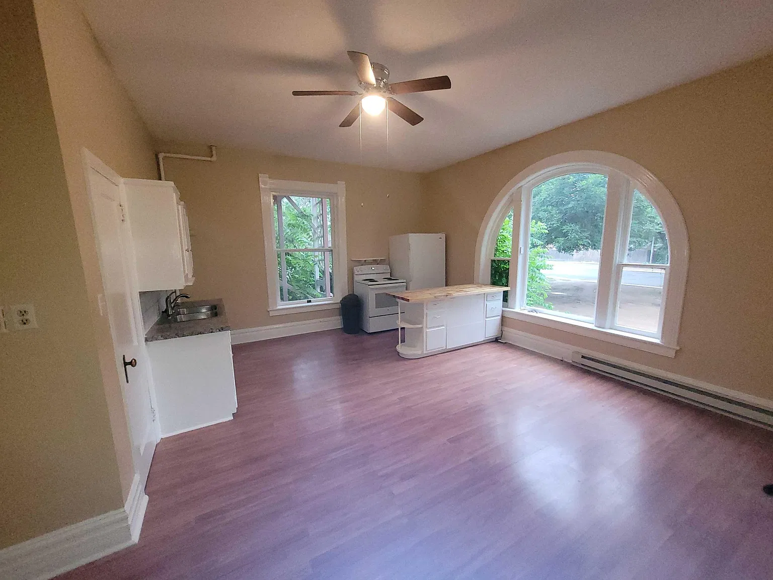 Studio, 400 sqft, $1,150 — Photo 3