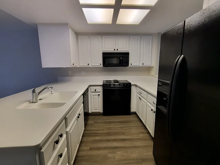 6805 Castillo Ct — Photo 7