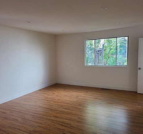 4th image of 5105 Irvington Pl
