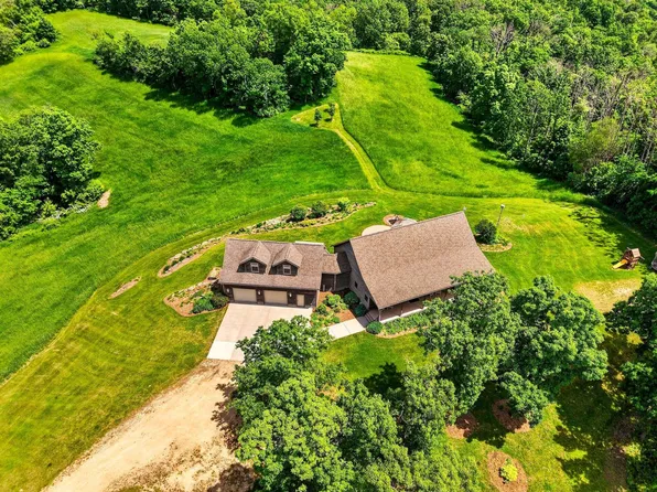 S11346 Peck Rd, Spring Green, WI 53588