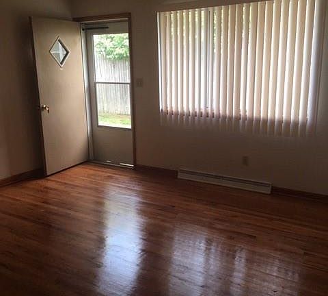 2nd image of 821 Davies Ave