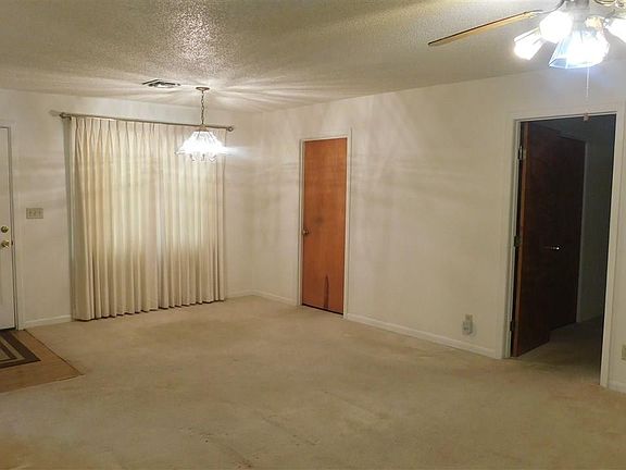 3rd image of 504 Meadow Dr